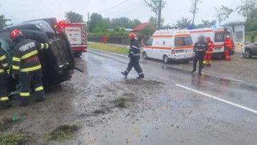 Suceava: Un microbuz s-a răstunat în judeţul Suceava / Opt persoane, identificate la faţa locului, patru fiind evaluate de medici