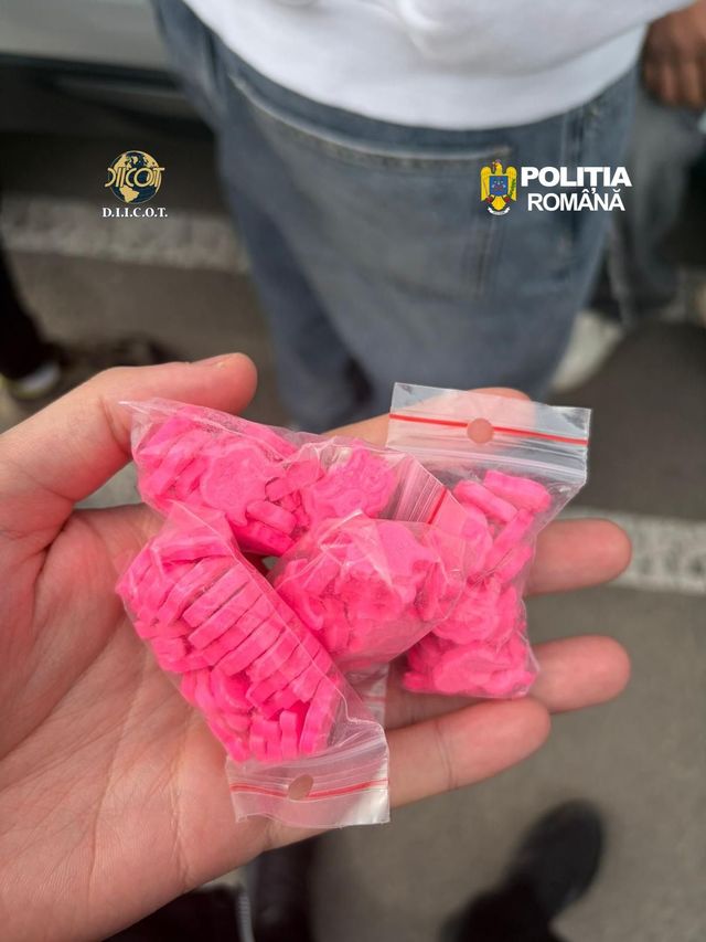 Reţea de traficanţi de droguri care vindeau la petreceri şi în cluburile din Bucureşti, destructurată / Gruparea viza clienţi ”tineri şi foarte tineri”, cu venituri peste medie, care frecventau evenimente de lux