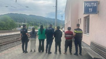 Cinci bărbaţi şi o femeie, anchetaţi penal după ce au refuzat să plătească biletul de tren, iar când au fost daţi jos, au făcut scandal şi au aruncat cu pietre în garnitura feroviară – FOTO
