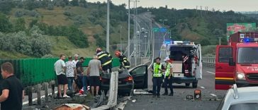 Constanţa: O persoană a fost grav rănită într-un accident rutier produs pe A2 / Alte două victime, printre care şi o fetiţă de doi ani, transportate la spital