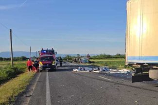 Caraş-Severin: Un mort şi doi răniţi, după ce două TIR-uri s-au ciocnit pe DN 6 – FOTO