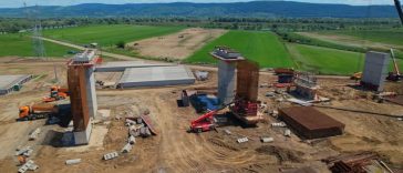 Cursă contracronometru pe Autostrada Moldovei A7 pentru banii din PNRR. Ministerul Transporturilor a urgentat plăţile. Viaductul de la Cleja, punctul critic de pe lotul 3 Răcăciuni-Bacău