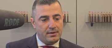 Alba: Directorul Fabricii de Arme Cugir, Radu Coroamă, a demisionat. El a refuzat să comenteze motivele demisiei, aceasta survenind pe fondul repetatelor grevelor ale angajaţilor fabricii