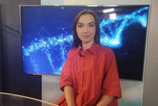 Dr. Iuliana Paraschivescu, specialist ORL: Beţişoarele de urechi sută la sută dăunează. Noi împingem, practic, cerumenul chiar foarte aproape de timpan şi creăm nişte straturi de cerumen, aşa se formează dopul