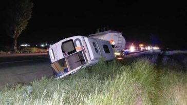 Accident grav în Neamţ, provocat de un tânăr de 18 ani aflat la volanul unei autoutilitare – 8 persoane au fost rănite – FOTO