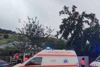 Bacău: Un copil de 5 ani şi doi adulţi, duşi la spital cu arsuri, după explozia unei bulelii