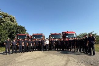 Pompierii români participă din nou la programul de pre-poziţionare finanţat de UE în sprijinul comunităţilor din Franţa. Primul contingent a plecat duminică spre Franţa – FOTO