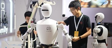 Morgan Stanley îşi dublează prognoza privind livrările de roboţi umanoizi din China, pe fondul accelerării comercializării