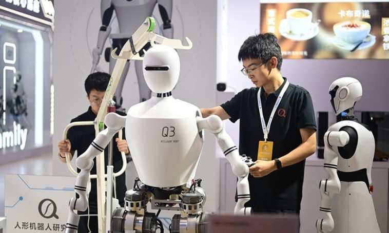 Morgan Stanley îşi dublează prognoza privind livrările de roboţi umanoizi din China, pe fondul accelerării comercializării