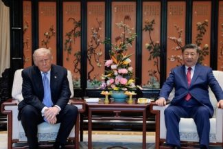 Zeci de întreprinderi americane, sancţionate de către China, la o lună după vizita lui Trump, ca represalii după ce Pentagonul a introdus pe o listă neagră cu întreprinderi militare chineze Alibaba, Baidu şi BYD. Lockheed Martin, Raytheon şi Boeing, vizat