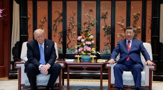 Zeci de întreprinderi americane, sancţionate de către China, la o lună după vizita lui Trump, ca represalii după ce Pentagonul a introdus pe o listă neagră cu întreprinderi militare chineze Alibaba, Baidu şi BYD. Lockheed Martin, Raytheon şi Boeing, vizat