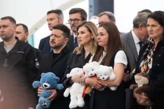 Zelenski îi propune, într-o scrisoare deschisă, lui Putin, un tête-à-tête, Kremlinul îl invită să vină la Moscova ”în orice moment”. ”Ucraina propune să se pună capăt acestui război printr-un contact direct între dumneavoastră şi mine. Propun o întâlnire”