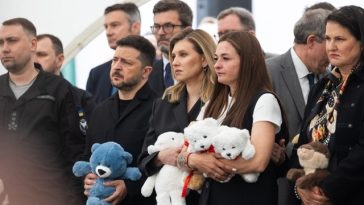 Zelenski îi propune, într-o scrisoare deschisă, lui Putin, un tête-à-tête, Kremlinul îl invită să vină la Moscova ”în orice moment”. ”Ucraina propune să se pună capăt acestui război printr-un contact direct între dumneavoastră şi mine. Propun o întâlnire”