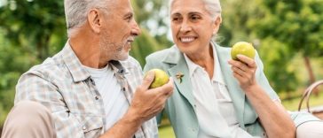 Alimentaţia sănătoasă rămâne importantă chiar şi după apariţia primelor modificări biologice asociate demenţei, potrivit unui nou studiu