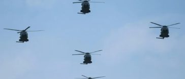 Jandarmii francezi survolează Champs-Elysées, de Ziua Naţională, cu un nou elicopter extrem de puternic, de tip H145 D3
