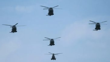 Jandarmii francezi survolează Champs-Elysées, de Ziua Naţională, cu un nou elicopter extrem de puternic, de tip H145 D3