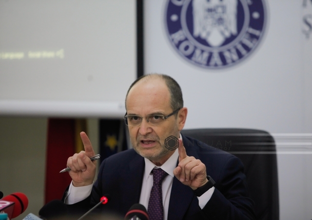 Adrian Curaj: „Pierdem circa 25% din copiii după clasa a VIII-a, exact când trebuie să-i ajutăm să-şi găsească drumul”