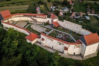 Ana Blandiana, Ioan Stanomir, Anca Dragu, Armand Goşu, Ada Milea, printre invitaţii la Festivalul de Film şi Istorii Râşnov (FFIR)