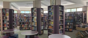 BIBLIOTECA AZI/Neamț: Bibliotecile refuză să se ‘predea’ în fața inteligenței artificiale și folosesc tehnologia pentru dezvoltarea serviciilor…