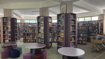 BIBLIOTECA AZI/Neamț: Bibliotecile refuză să se ‘predea’ în fața inteligenței artificiale și folosesc tehnologia pentru dezvoltarea serviciilor…