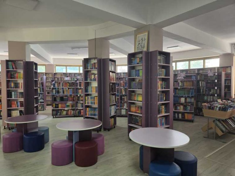 BIBLIOTECA AZI/Neamț: Bibliotecile refuză să se ‘predea’ în fața inteligenței artificiale și folosesc tehnologia pentru dezvoltarea serviciilor…