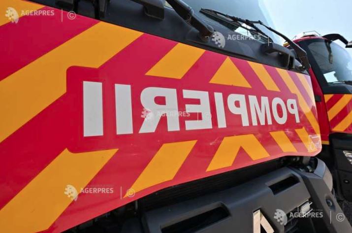 Buzău: Incendiul din incinta fostei fabrici Contactoare, cauzat cel mai probabil de un scurtcircuit electric