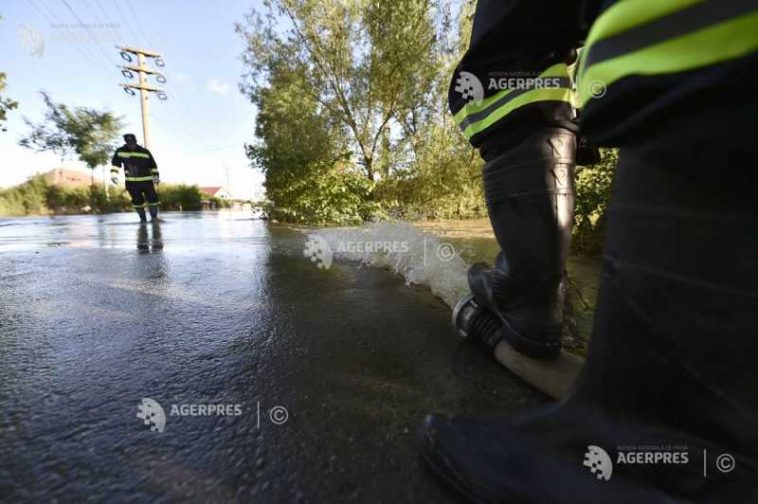 IGSU: Mijloace de intervenție din județele învecinate, dislocate pentru ajutorul pompierilor din București