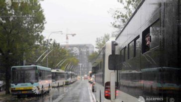 Circulația pe majoritatea liniilor de transport în comun a fost reluată; troleibuzele 69 și 79 rămân blocate pe strada Constantin Brâncuși
