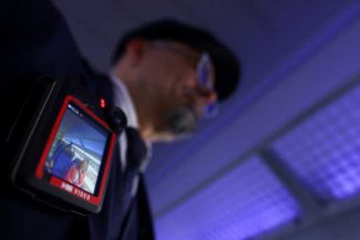 Compania feroviară germană echipează 2.000 de angajați cu camere video de corp în urma unui atac mortal
