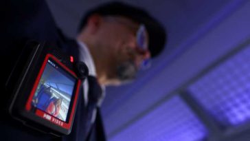 Compania feroviară germană echipează 2.000 de angajați cu camere video de corp în urma unui atac mortal