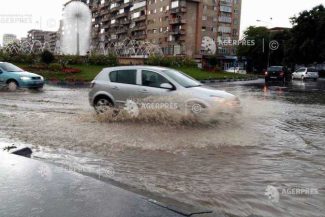 Cod roșu de averse torențiale în localități din județul Argeș, până la 20:30