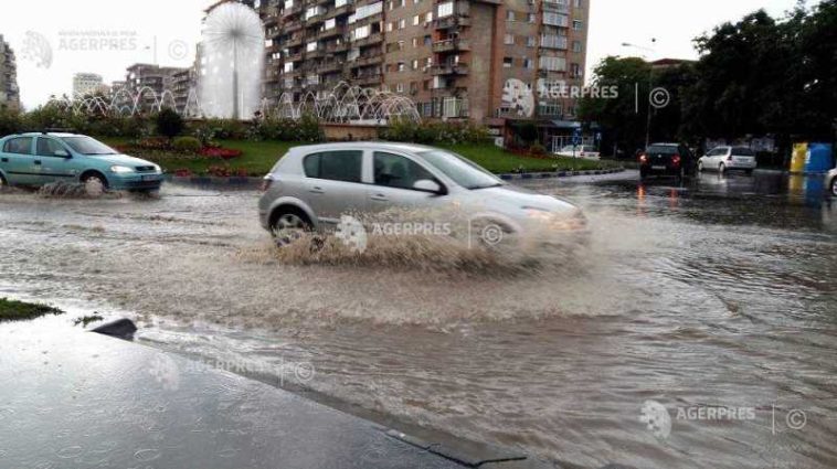 Cod roșu de averse torențiale în localități din județul Argeș, până la 20:30