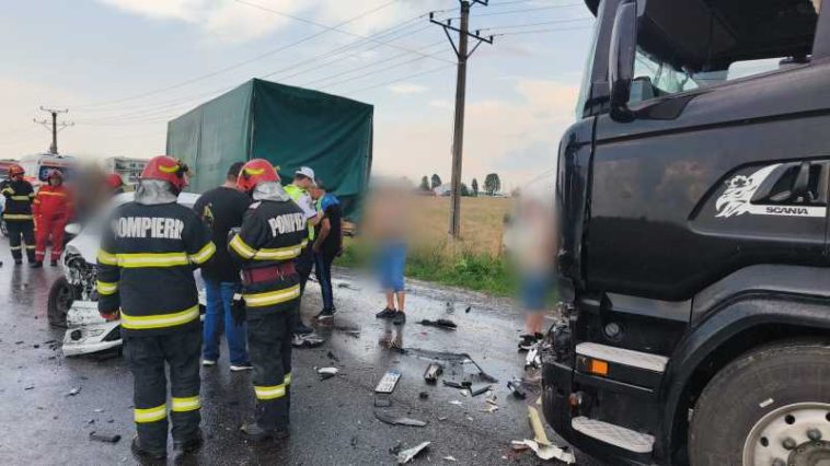 Prahova: Accident cu șase autovehicule pe DN 72; traficul este blocat