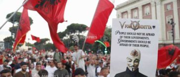 Albania: Șase răniți la Tirana în noi proteste împotriva proiectelor imobiliare de lux ale familiei Trump