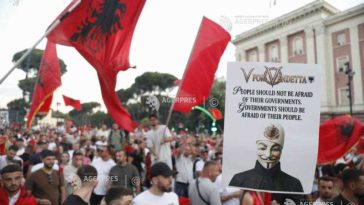 Albania: Șase răniți la Tirana în noi proteste împotriva proiectelor imobiliare de lux ale familiei Trump