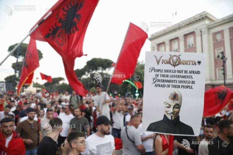 Albania: Șase răniți la Tirana în noi proteste împotriva proiectelor imobiliare de lux ale familiei Trump