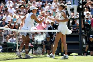 Tenis: Iga Swiatek a surclasat-o pe Karolina Pliskova și s-a calificat în turul al treilea la Wimbledon