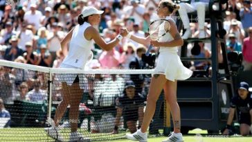 Tenis: Iga Swiatek a surclasat-o pe Karolina Pliskova și s-a calificat în turul al treilea la Wimbledon