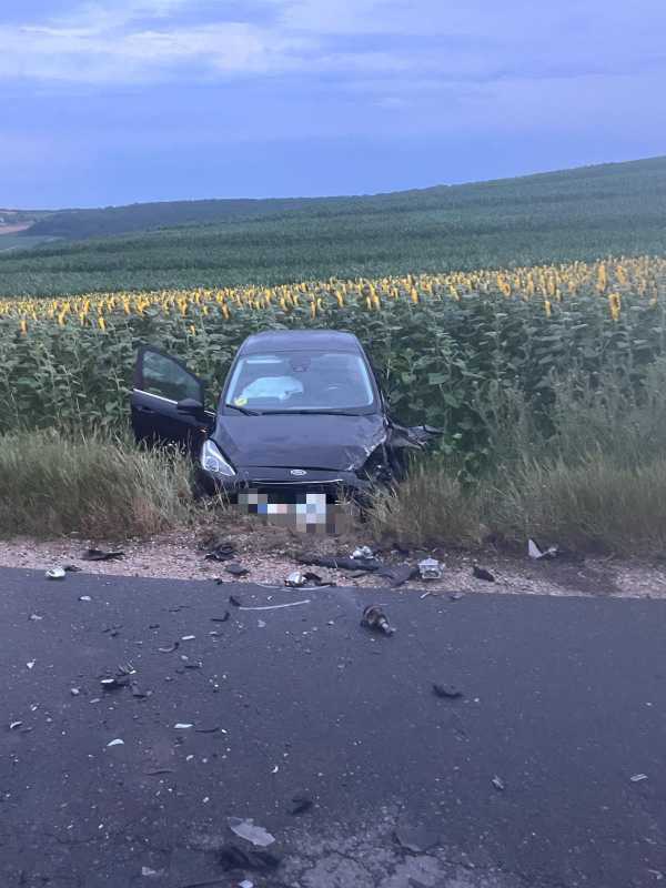 Mureș: Un microbuz și un autoturism, implicate într-un accident la Valea Largă; cinci persoane rănite