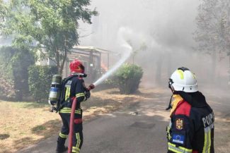 IGSU: Pompierii români au evacuat peste 150 de butelii GPL dintr-un camping din Franța (GALERIE FOTO/VIDEO)