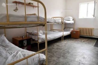 Sibiu: Patru adolescenți, reținuți pentru tentativă de omor după ce au atacat un bărbat cu săbii și bâte