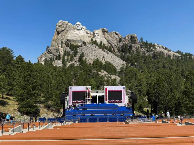 SUA250/ Trump efectuează vineri o vizită la Muntele Rushmore