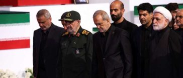Iran: Liderii iranieni au început să aducă un ultim omagiu fostului lider suprem Ali Khamenei