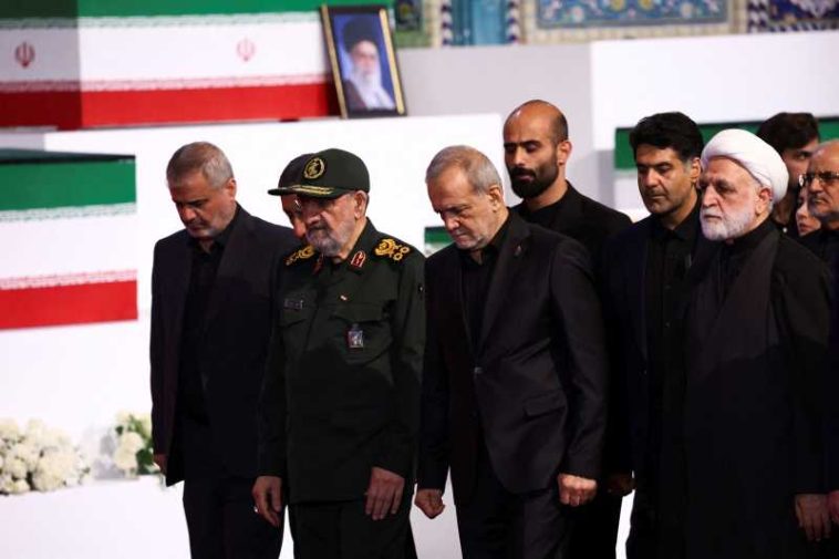Iran: Liderii iranieni au început să aducă un ultim omagiu fostului lider suprem Ali Khamenei