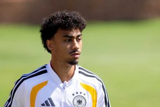 Fotbal: Fundașul german Nathaniel Brown a semnat cu Bayern Munchen