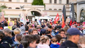 Mii de germani încearcă să blocheze conferința AfD de la Erfurt