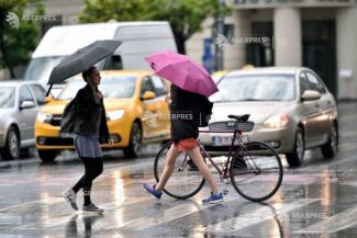 Cod galben de ploi torențiale în București și şapte județe din sudul țării, sâmbătă; atenționare de vânt în mai multe regiuni
