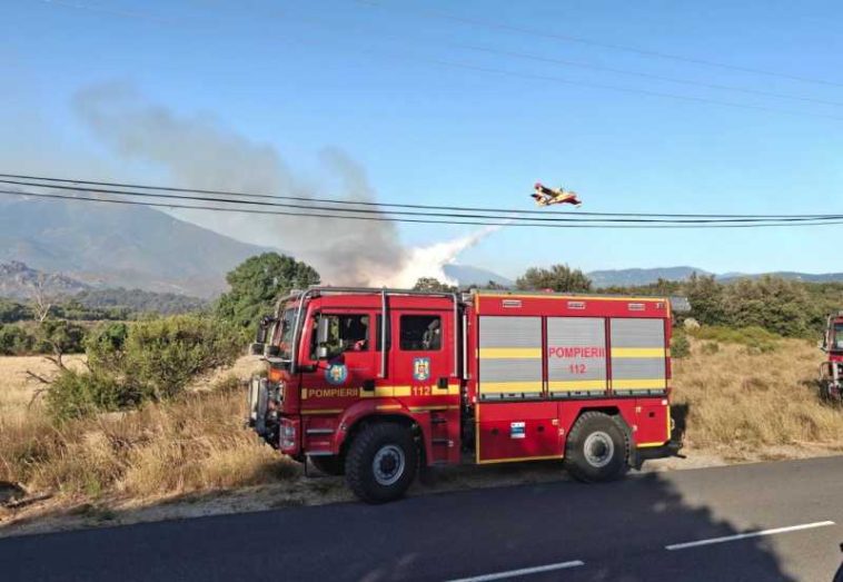 Misiunea pompierilor români în Franța/ Intervenție pentru gestionarea unui incendiu de vegetație și fond forestier