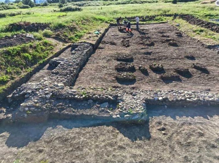 Dolj: Temelia de piatră a unui horreum, noua descoperire arheologică în Castrul Roman de la Răcari