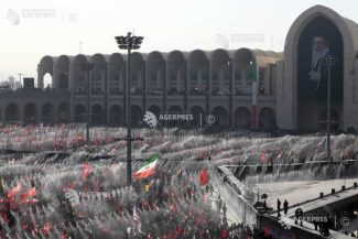 Iran: Zeci de mii de participanți la slujba de înmormântare pentru Ali Khamenei săvârșită în a doua zi a funeraliilor publice